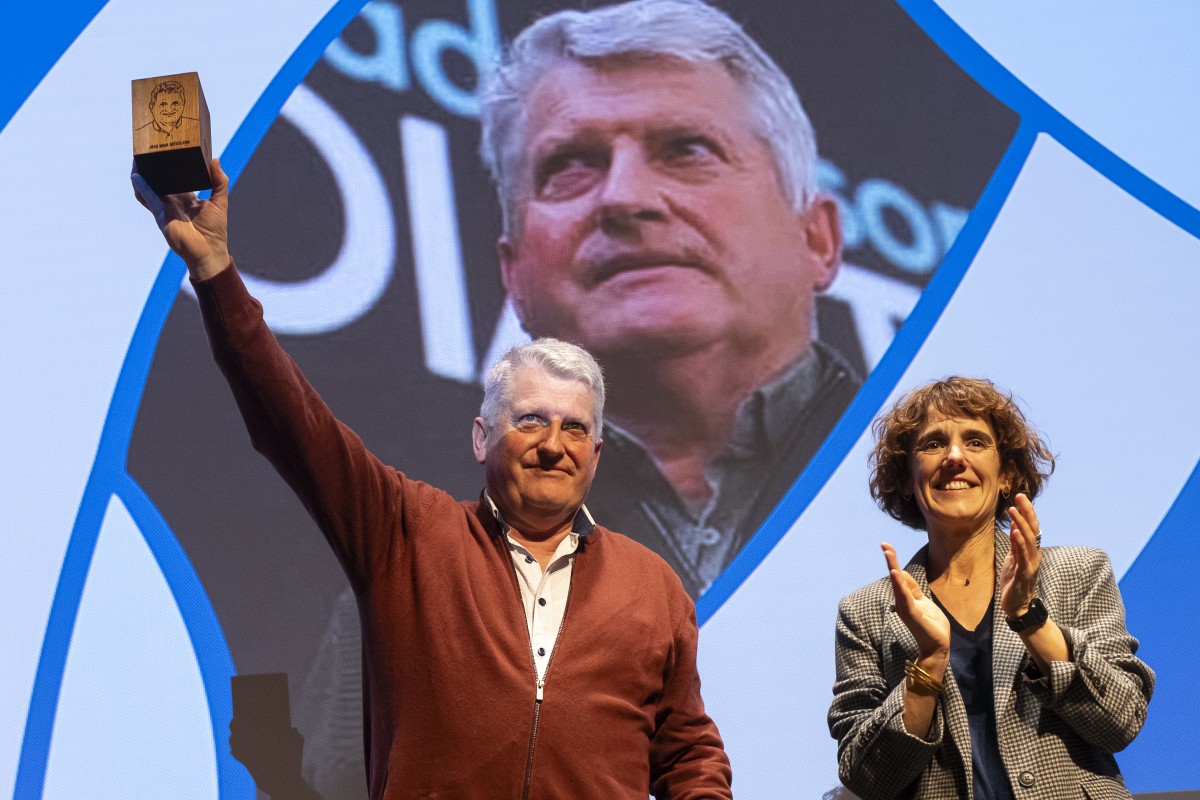 Joxemari Mitxelenak jasotako Kirol Saria, ibilbide oso baten aitortza